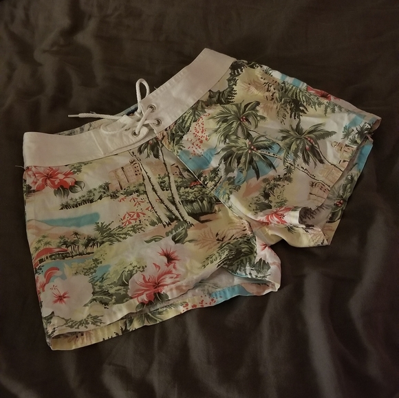 PacSun Pants - Hawaiian patterned board shorts